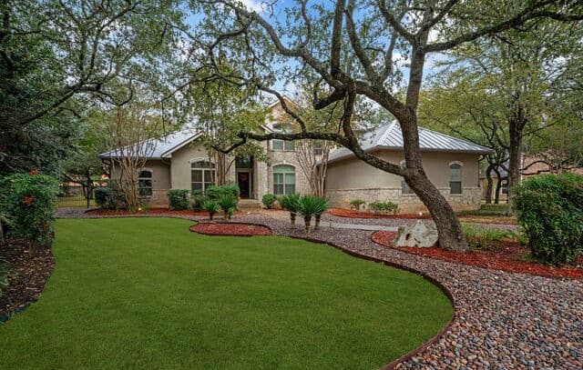 4-bedroom rental at 31 Royal Waters Dr in San Antonio, TX — photo 1