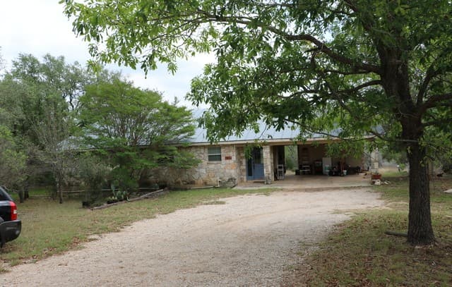 2-bedroom rental at 1307 Comanche Path in Bandera, TX — photo 1