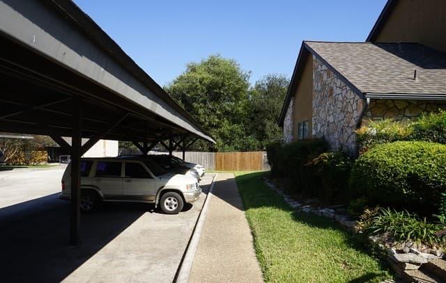 3-bedroom rental at 601 Thetford Unit 601 in San Antonio, TX — photo 3