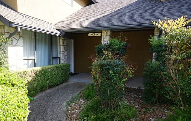 3-bedroom rental at 601 Thetford Unit 601 in San Antonio, TX — photo 4