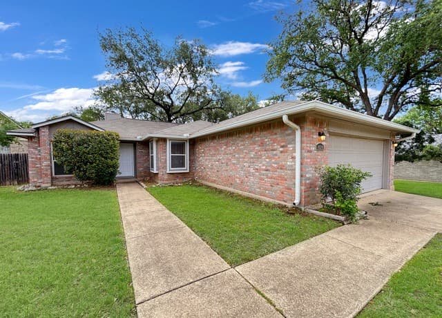 4-bedroom rental at 8624 Wood Falls Dr in San Antonio, TX — photo 1