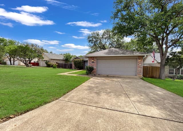 4-bedroom rental at 8624 Wood Falls Dr in San Antonio, TX — photo 2