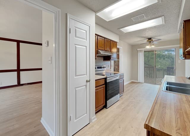 4-bedroom rental at 8624 Wood Falls Dr in San Antonio, TX — photo 5