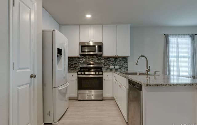 3-bedroom rental at 9826 Morgans Mills in San Antonio, TX — photo 3