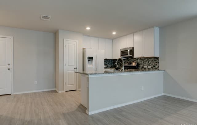 3-bedroom rental at 9826 Morgans Mills in San Antonio, TX — photo 4