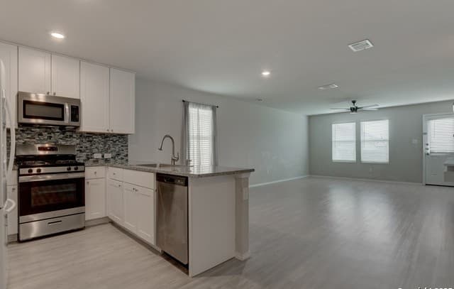 3-bedroom rental at 9826 Morgans Mills in San Antonio, TX — photo 5