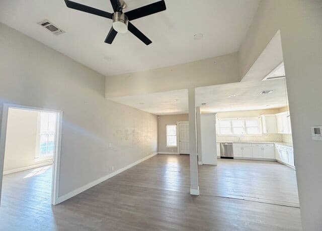 3-bedroom rental at 614 Cumberland Rd in San Antonio, TX — photo 2