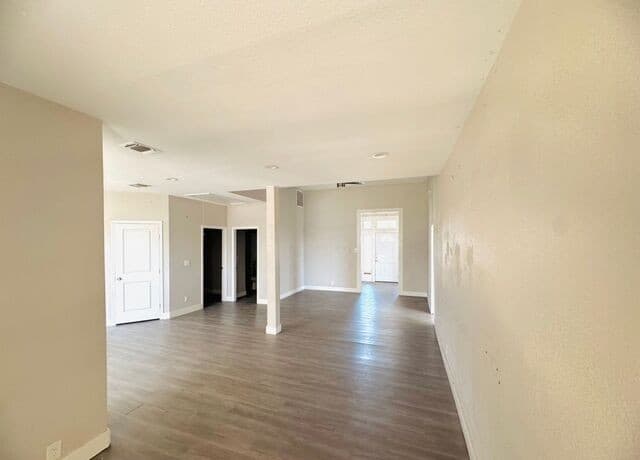 3-bedroom rental at 614 Cumberland Rd in San Antonio, TX — photo 5
