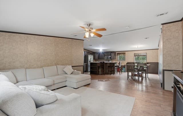 4-bedroom rental at 119 Avery Dr in Somerset, TX — photo 4