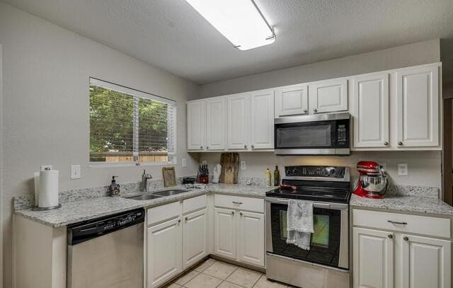 3-bedroom rental at 8422 Parkdale in San Antonio, TX — photo 3