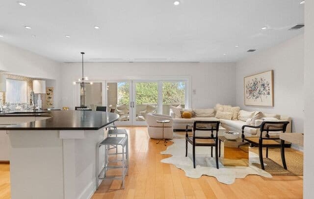 3-bedroom rental at 215 Annie#B Unit B in San Antonio, TX — photo 5