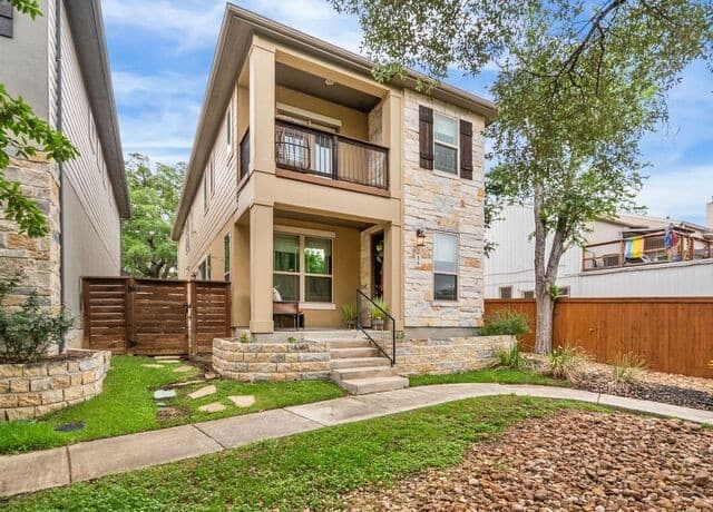 3-bedroom rental at 206 Ridgecrest Drive #16 in San Antonio, TX — photo 1