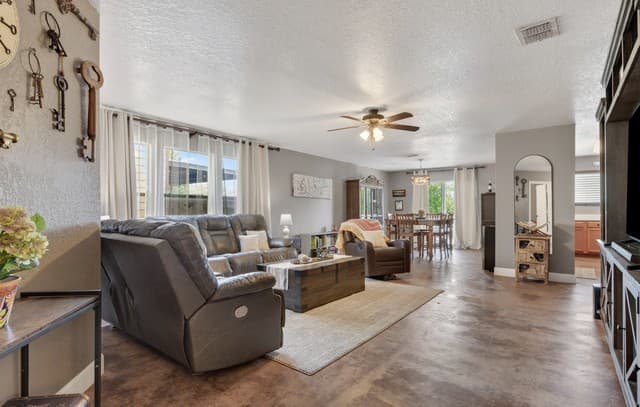 3-bedroom rental at 209 Gatewood Falls in Cibolo, TX — photo 4