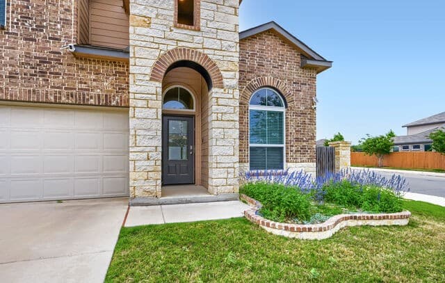 4-bedroom rental at 9602 Bicknell Sedge in San Antonio, TX — photo 2