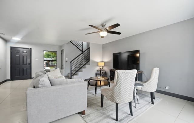 3-bedroom rental at 13050 Cavern Park Dr in San Antonio, TX — photo 3