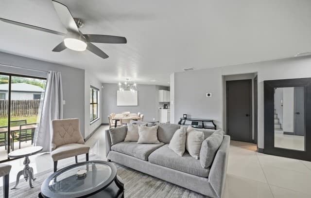 3-bedroom rental at 13050 Cavern Park Dr in San Antonio, TX — photo 4