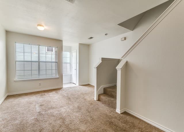 2-bedroom rental at 211 Autumn Pass Unit 211 in San Antonio, TX — photo 4