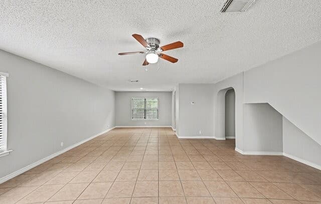 4-bedroom rental at 10215 Arbor Blf in San Antonio, TX — photo 5