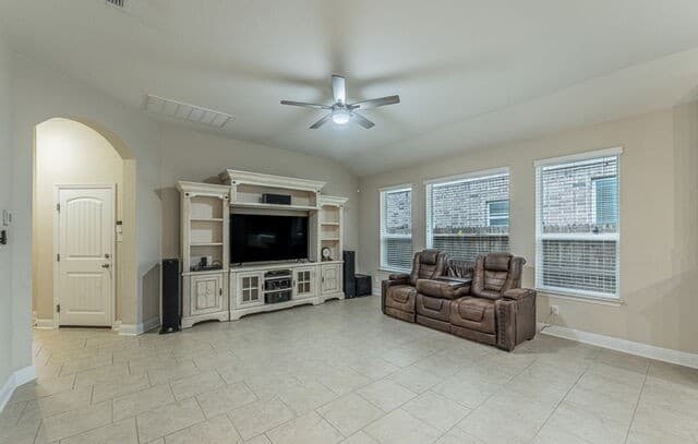 4-bedroom rental at 12119 Coxs Alley in San Antonio, TX — photo 3