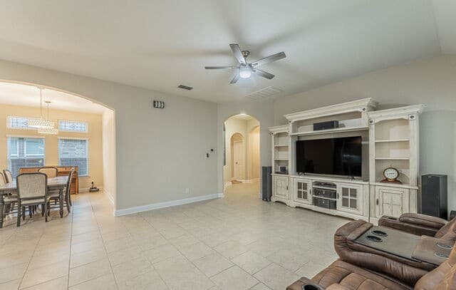 4-bedroom rental at 12119 Coxs Alley in San Antonio, TX — photo 4
