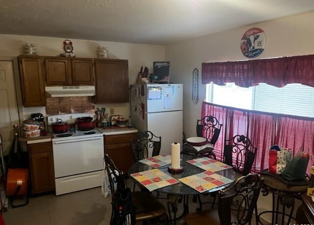 3-bedroom rental at 4005 Colonial Sun in San Antonio, TX — photo 3