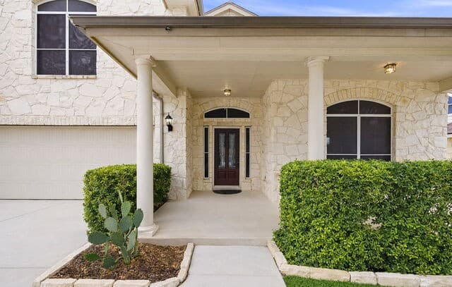 5-bedroom rental at 918 Armour Dr in Cibolo, TX — photo 3