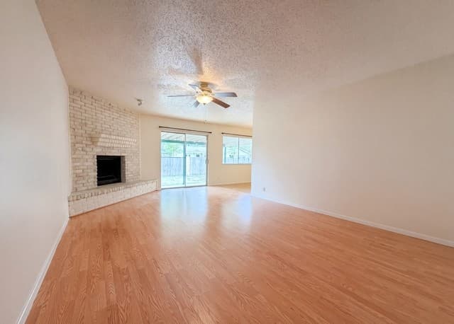 3-bedroom rental at 528 Pecan Dr in Schertz, TX — photo 3