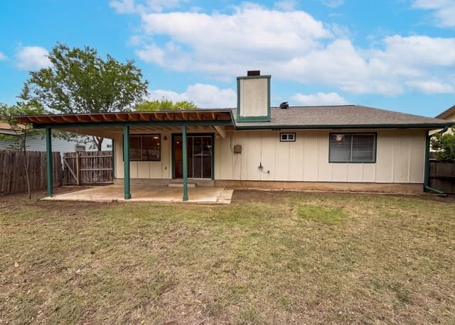 3-bedroom rental at 528 Pecan Dr in Schertz, TX — photo 5