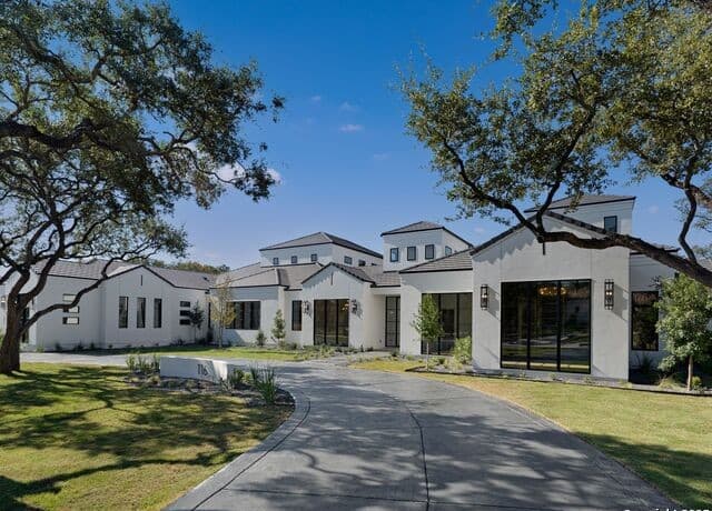 5-bedroom rental at 116 Whittingham Rd in Shavano Park, TX — photo 1
