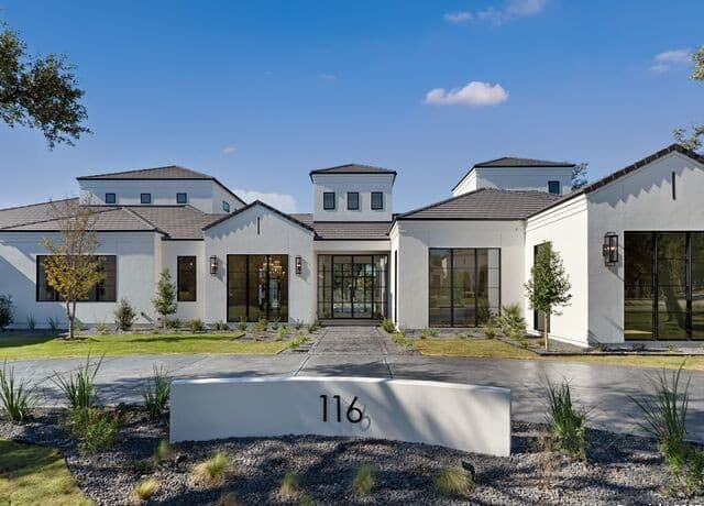 5-bedroom rental at 116 Whittingham Rd in Shavano Park, TX — photo 2