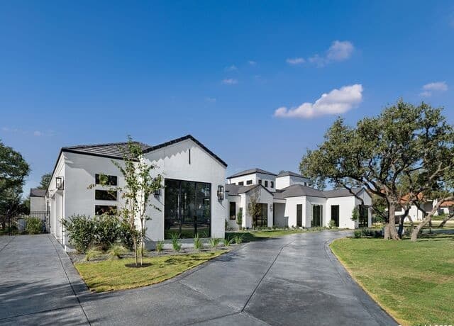 5-bedroom rental at 116 Whittingham Rd in Shavano Park, TX — photo 3
