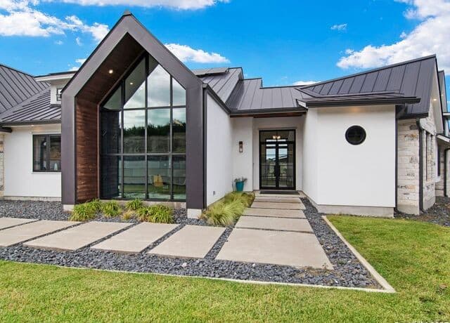 5-bedroom rental at 10803 Nina Ridge in San Antonio, TX — photo 3