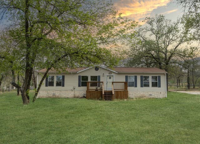 3-bedroom rental at 135 Savannah Ridge in Von Ormy, TX — photo 1
