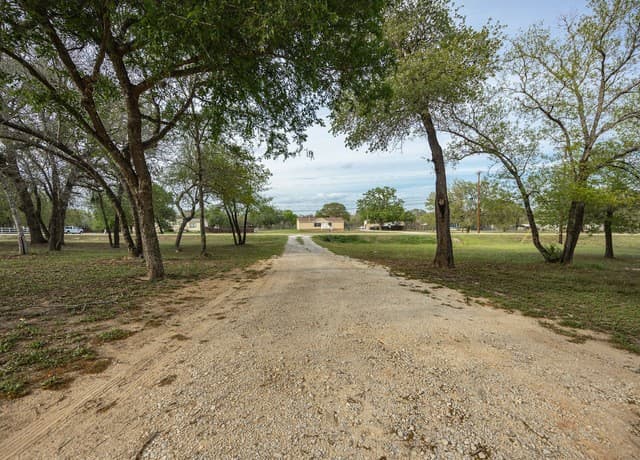 3-bedroom rental at 135 Savannah Ridge in Von Ormy, TX — photo 4