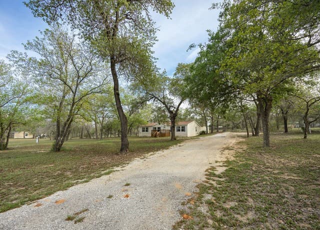 3-bedroom rental at 135 Savannah Ridge in Von Ormy, TX — photo 5
