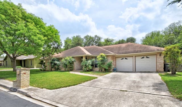 3-bedroom rental at 2206 Blueberry Hill St in San Antonio, TX — photo 2