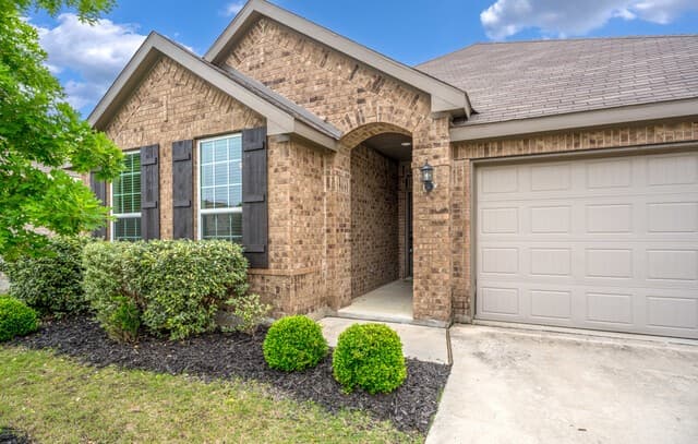 3-bedroom rental at 7634 Desperado Way in Boerne, TX — photo 4