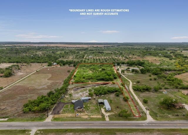 rental at 17272 Fm 463 in Natalia, TX — photo 2