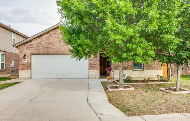 4-bedroom rental at 8512 Samsel Falls in San Antonio, TX — photo 2