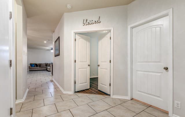 4-bedroom rental at 8512 Samsel Falls in San Antonio, TX — photo 4