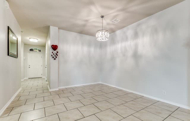 4-bedroom rental at 8512 Samsel Falls in San Antonio, TX — photo 5
