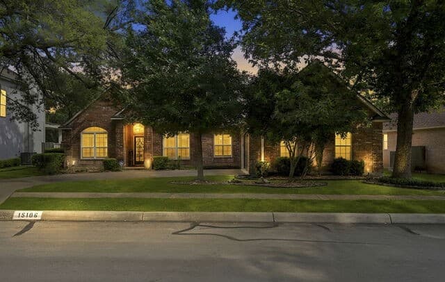 4-bedroom rental at 15106 Grayoak Forest in San Antonio, TX — photo 2