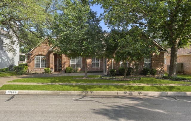 4-bedroom rental at 15106 Grayoak Forest in San Antonio, TX — photo 3