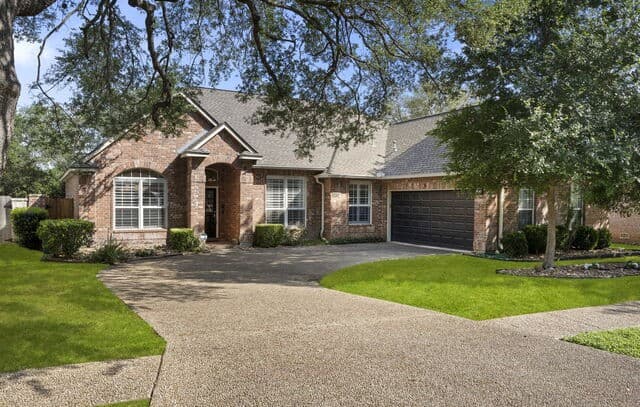 4-bedroom rental at 15106 Grayoak Forest in San Antonio, TX — photo 4