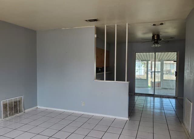 3-bedroom rental at 6719 Monterey St in San Antonio, TX — photo 2