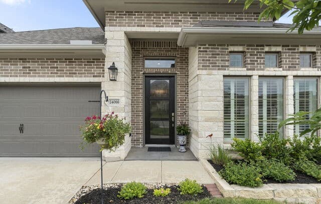 4-bedroom rental at 24066 Sidehill Lie in San Antonio, TX — photo 4