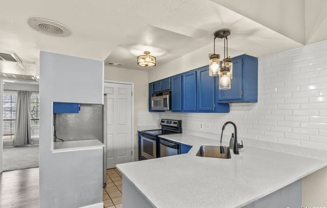 2-bedroom rental at 6100 Woodlake Unit 312 in San Antonio, TX — photo 1