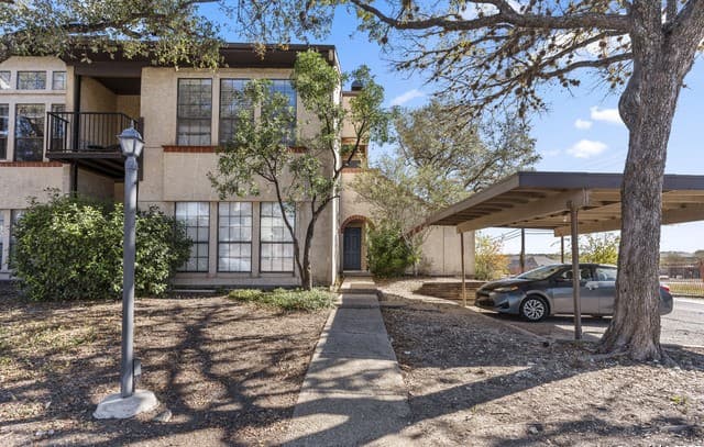 2-bedroom rental at 6100 Woodlake Unit 312 in San Antonio, TX — photo 2