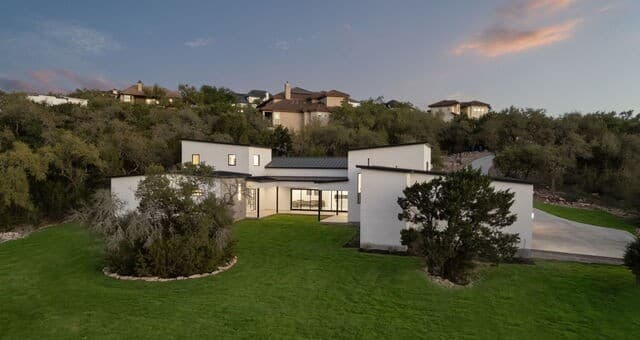 3-bedroom rental at 25424 Fairway Vw in San Antonio, TX — photo 1