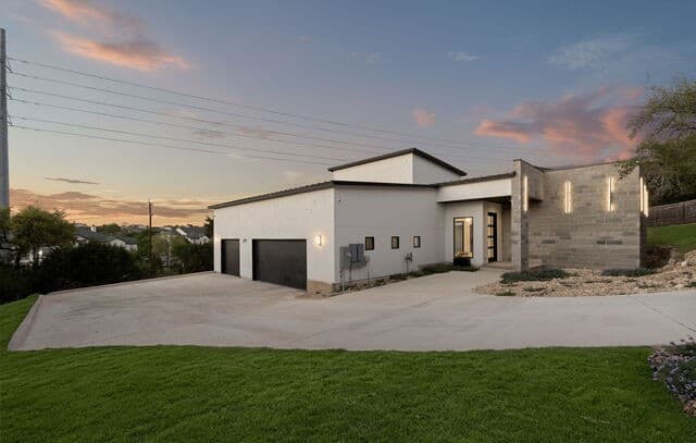 3-bedroom rental at 25424 Fairway Vw in San Antonio, TX — photo 3